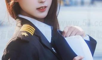 最新更新在www.51.com：居然有明星也是追剧的小迷妹？你敢信？