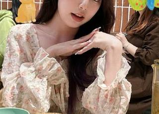 吃瓜网苹果版：在黑料和蘑菇视频中，看那些瓜有多“香”！