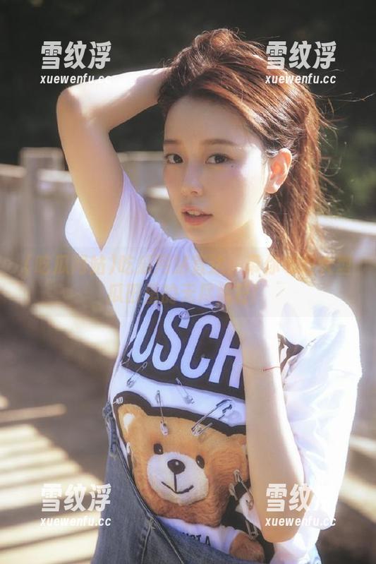 吃瓜网站直达：带你领略大型瓜田里的无尽疯狂！
