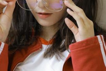 登录黑料不打烊：沉浸在无尽的八卦海洋中，感觉真奇妙。